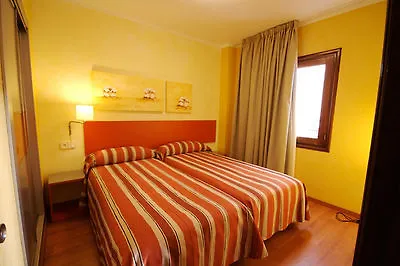 Отель Parot Apartments Санта-Эулалия-дель-Рио