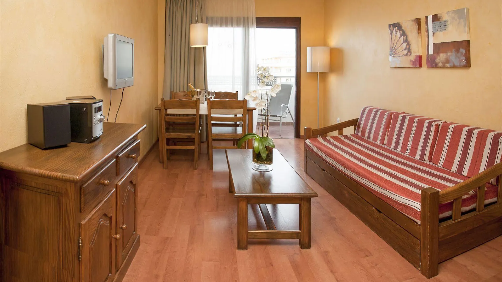 Parot Apartments 산타 에우랄리아 데 리오 3*,  스페인